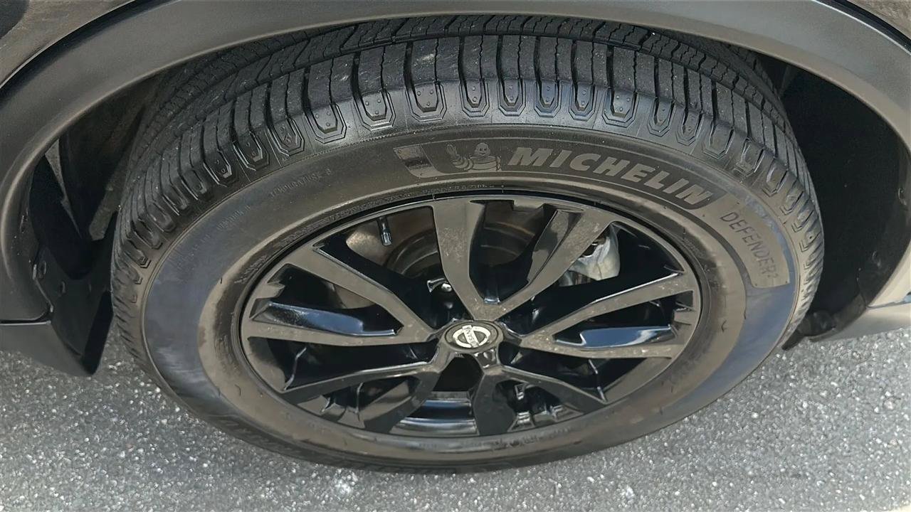 Used 2017 Nissan Rogue SV w/ Midnight Edition FWD image 16