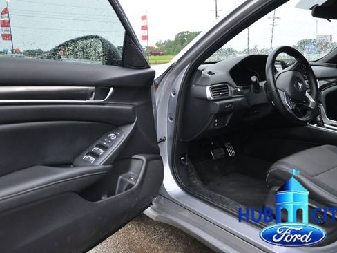 Used 2022 Honda Accord Sport image 11