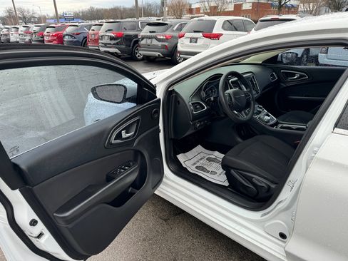 Used 2016 Chrysler 200 Limited image 12