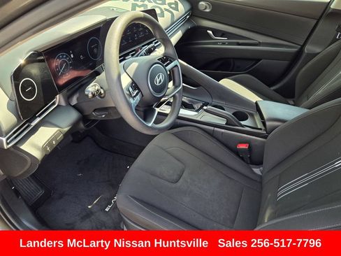 Used 2024 Hyundai Elantra SEL FWD image 18