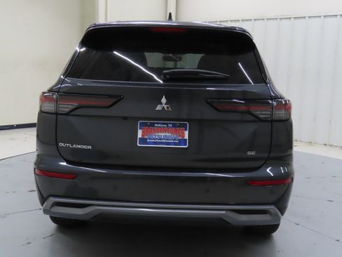 New 2025 Mitsubishi Outlander SE image 4