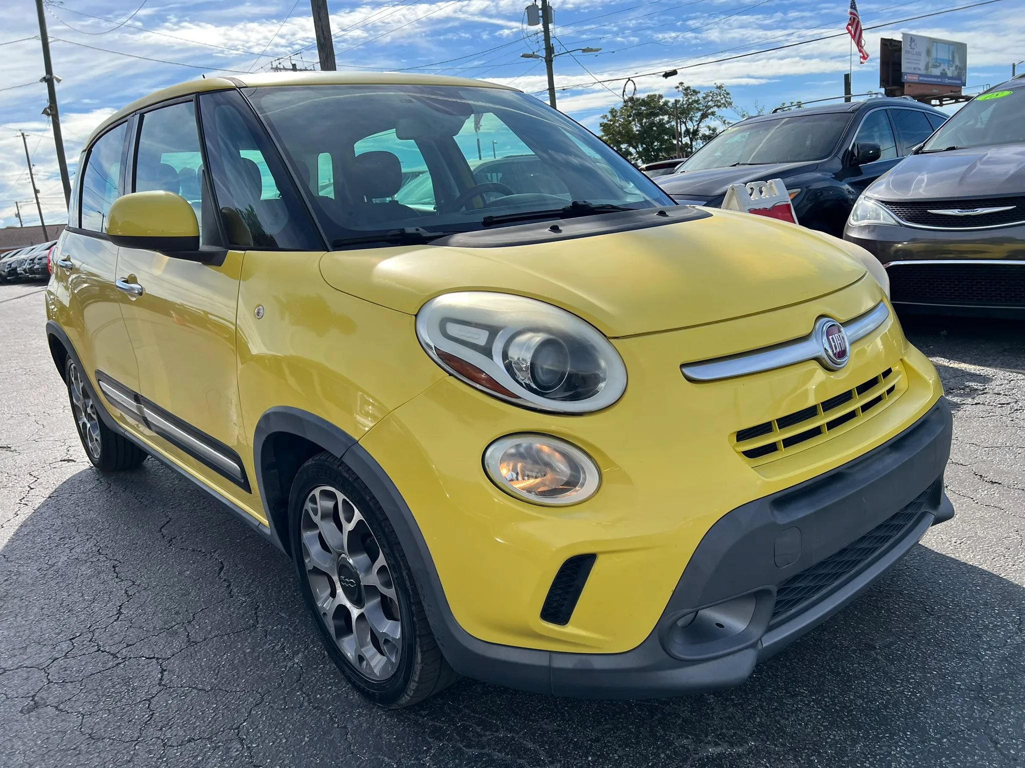 Used 2014 FIAT 500L Trekking w/ Popular Equipment Group FWD image 4