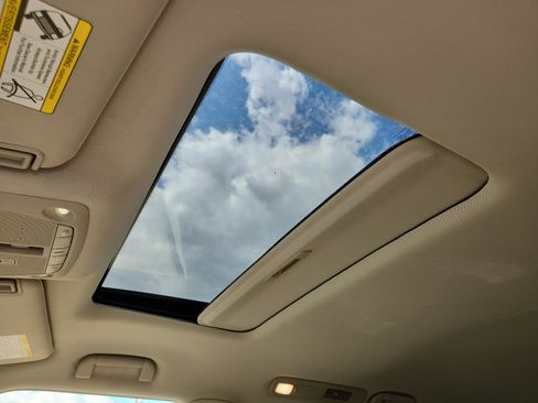 Used 2023 Nissan Armada SL w/ Captain's Chairs Package image 19