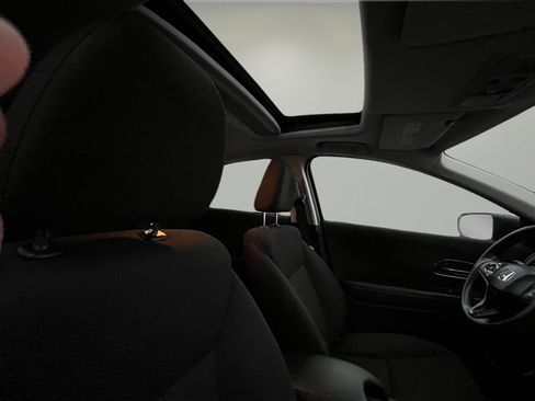 Used 2018 Honda HR-V EX image 26