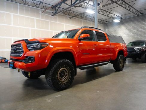 Used 2016 Toyota Tacoma TRD Sport AWD/4WD image 2