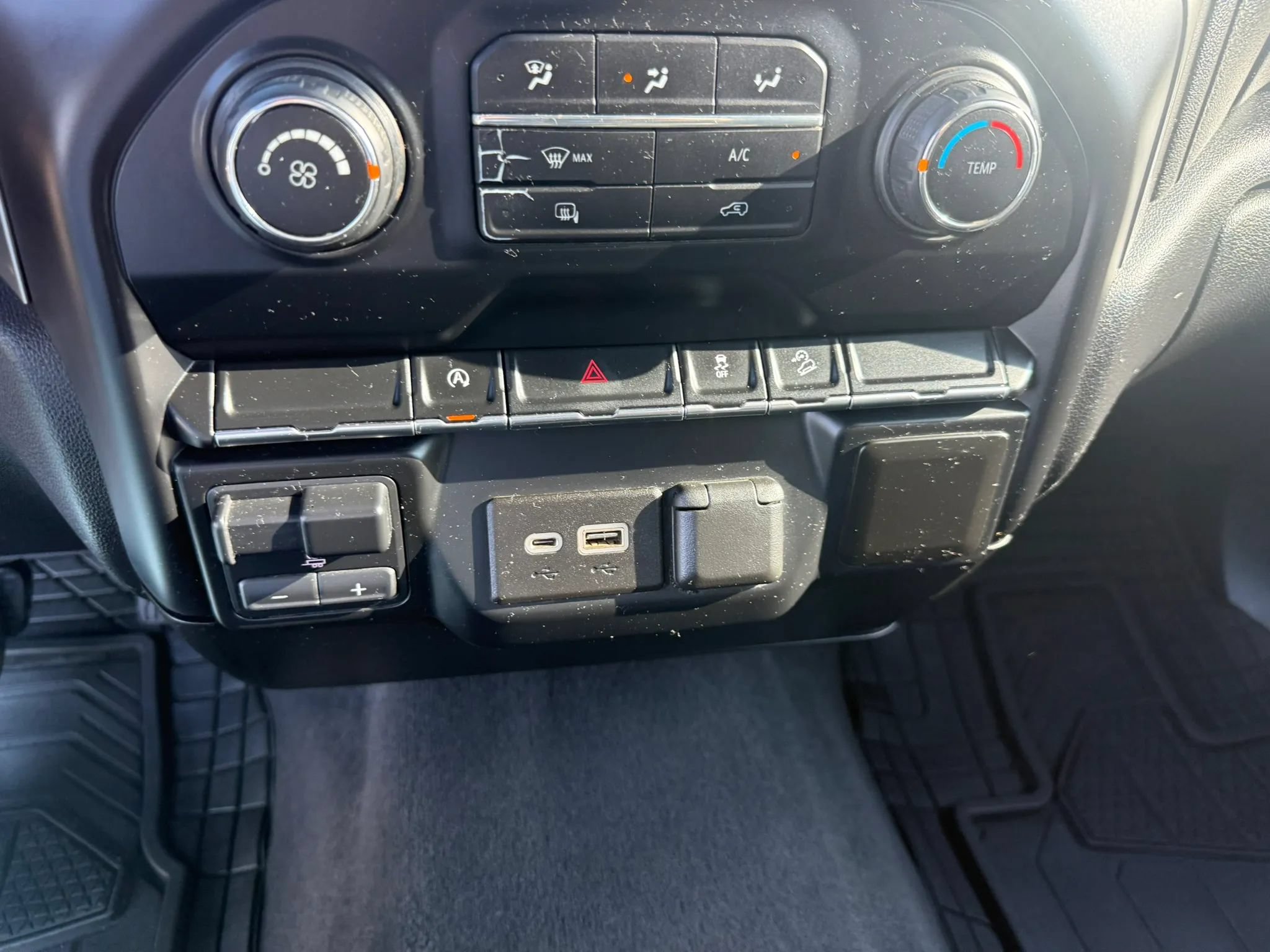 Used 2020 Chevrolet Silverado 1500 LT w/ Z71 Off-Road Package AWD/4WD image 11