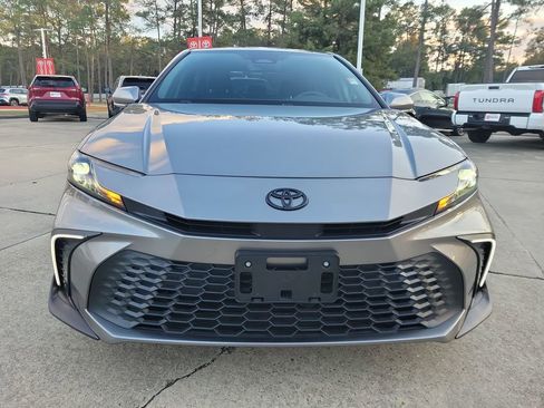 Used 2025 Toyota Camry SE image 10