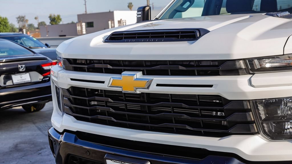 Used 2025 Chevrolet Silverado 2500 Custom w/ Custom Value Package AWD/4WD image 6