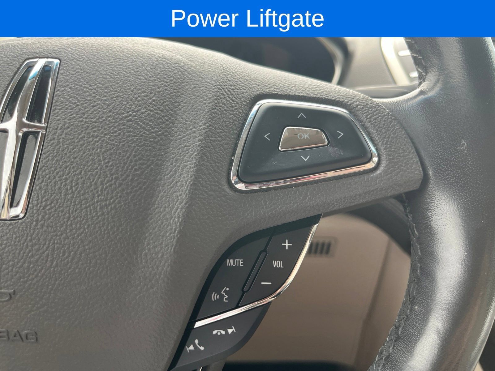 Used 2018 Lincoln MKX Reserve w/ Driver Assistance Package FWD image 16