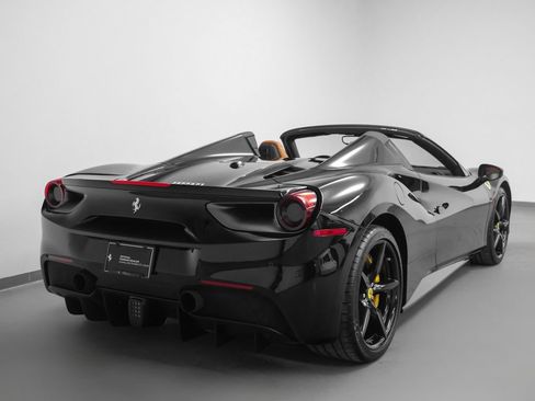 Used 2018 Ferrari 488 Spider RWD image 33