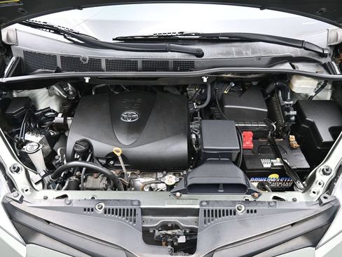 Used 2020 Toyota Sienna L FWD image 14