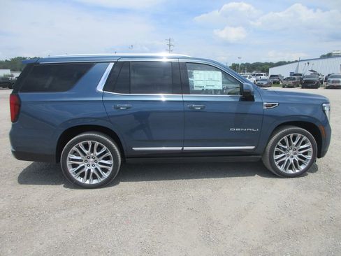 New 2026 GMC Yukon Denali w/ Denali Reserve Package AWD/4WD image 3