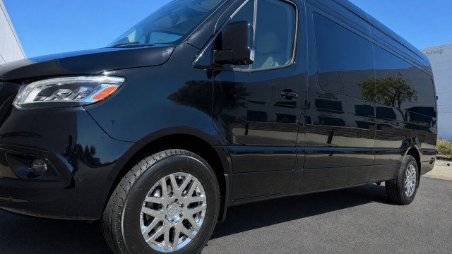 Used 2025 Mercedes-Benz Sprinter 2500 image 47