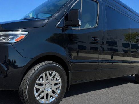 Used 2025 Mercedes-Benz Sprinter 2500 image 47