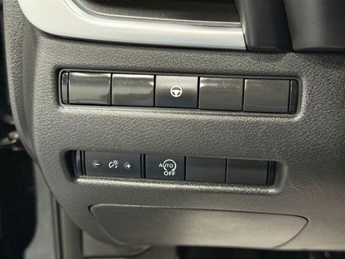 Used 2023 Nissan Rogue SV AWD/4WD image 15