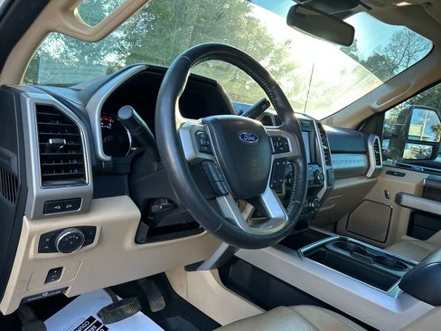 Used 2020 Ford F250 Lariat w/ Chrome Package image 9