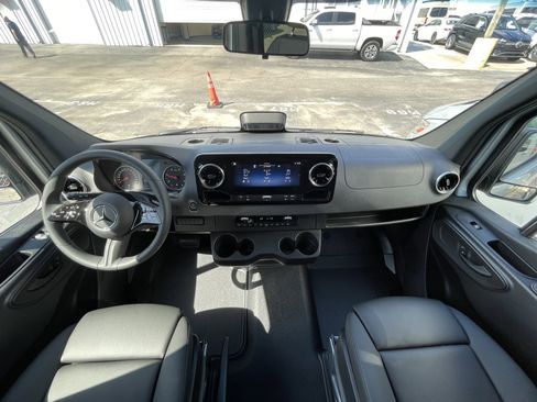 New 2025 Mercedes-Benz Sprinter 2500 image 8