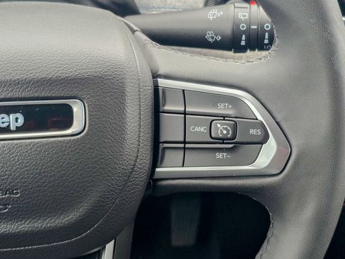 Used 2024 Jeep Compass Latitude image 34