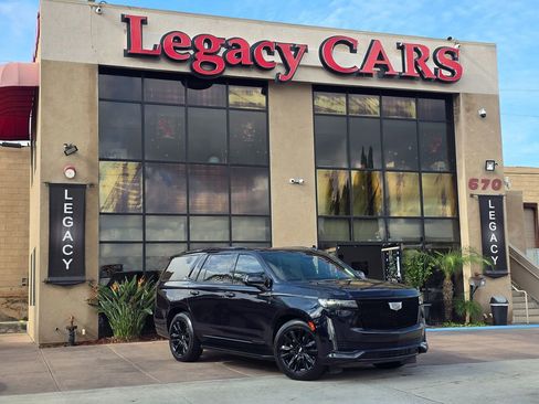 Used 2021 Cadillac Escalade Sport Platinum image 2