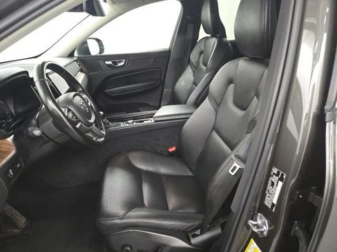 Used 2021 Volvo XC60 T5 Momentum image 6