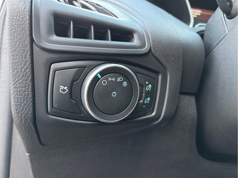 Used 2018 Ford Focus SE image 24