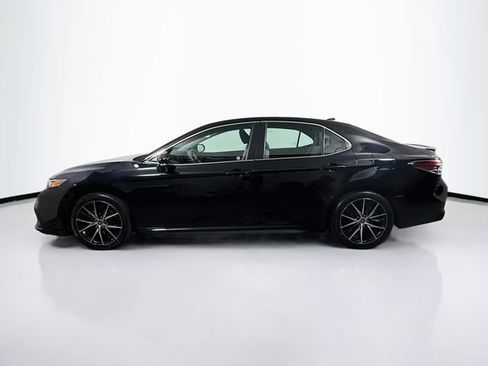 Used 2022 Toyota Camry SE FWD image 5