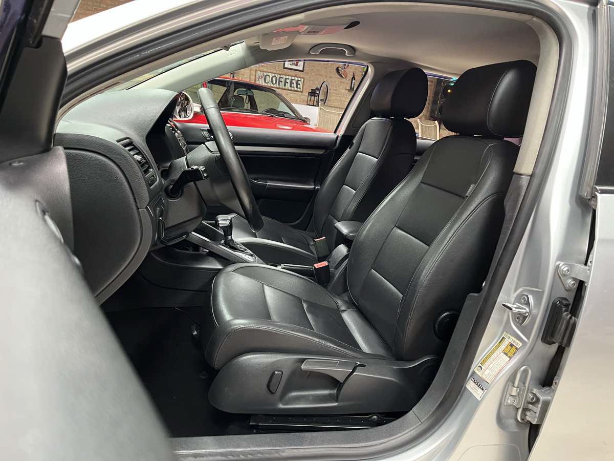 Used 2010 Volkswagen Jetta Limited Edition FWD image 18