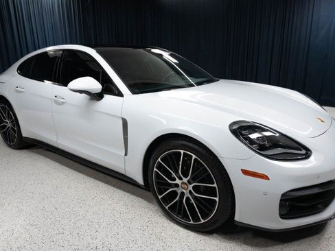 Used 2023 Porsche Panamera 4 Platinum Edition AWD/4WD image 3