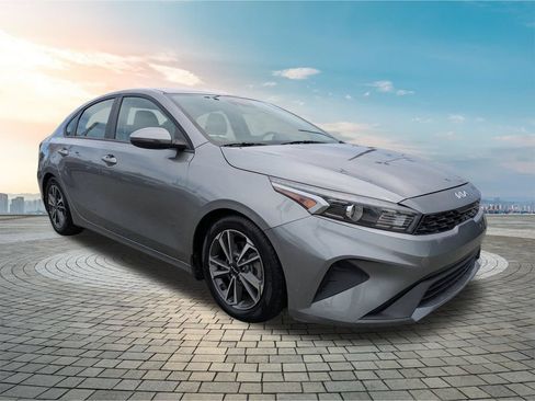 Used 2024 Kia Forte LXS w/ LXS Technology Package FWD image 2