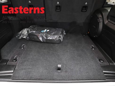Used 2023 Jeep Wrangler Unlimited Sahara AWD/4WD image 9