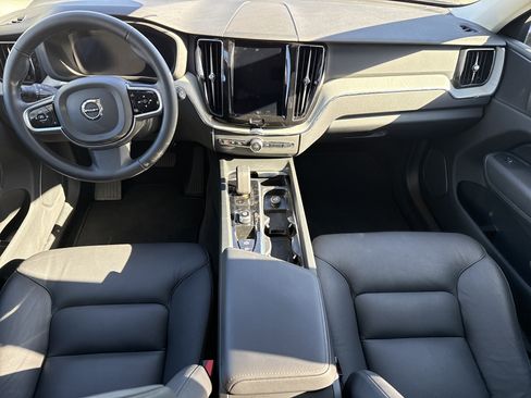 Used 2025 Volvo XC60 B5 Plus image 30