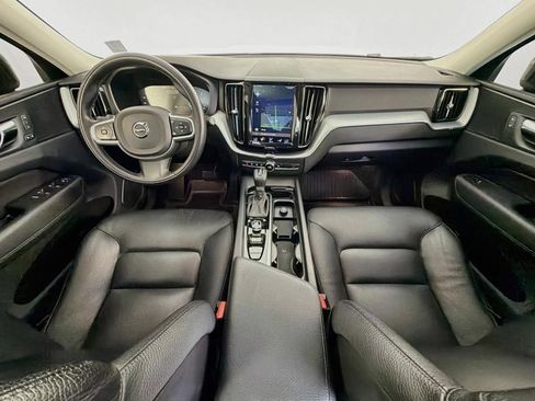 Used 2018 Volvo XC60 T5 Momentum w/ Convenience Package AWD/4WD image 10