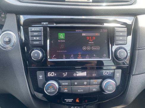 Used 2018 Nissan Rogue SV w/ Premium Package image 18