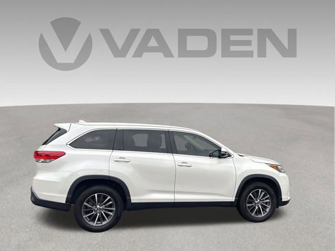 Used 2019 Toyota Highlander XLE FWD image 38