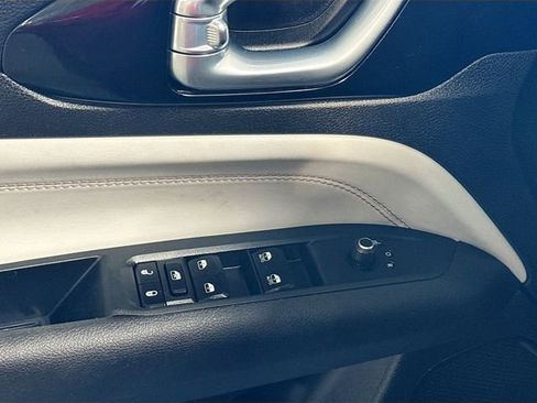 Used 2022 Jeep Compass Limited image 18