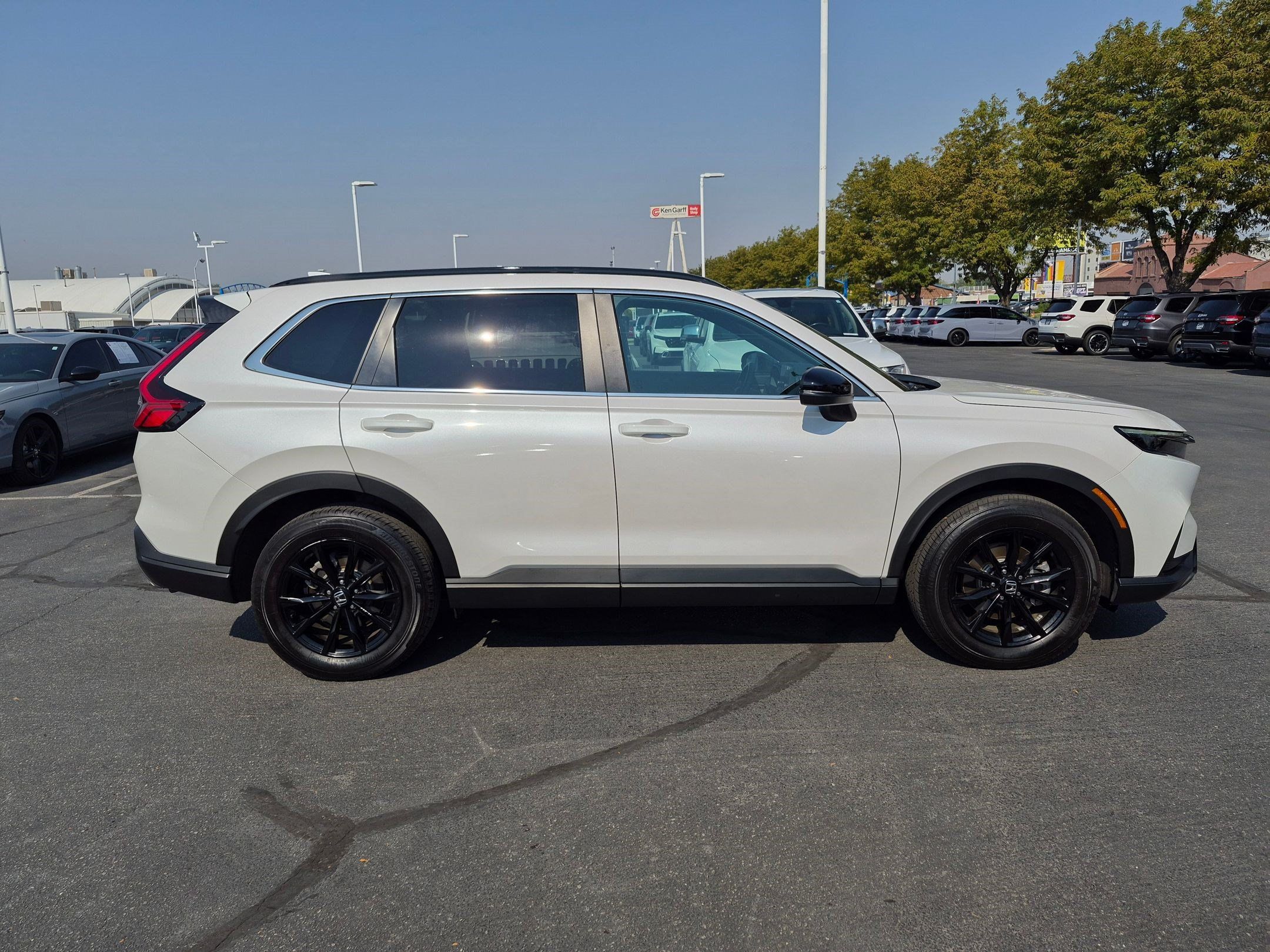 Used 2025 Honda CR-V Sport image 2