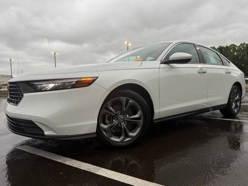 Used 2024 Honda Accord EX image 4