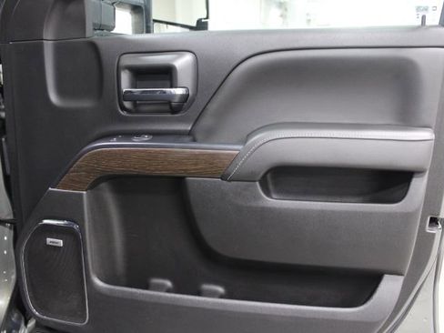 Used 2017 GMC Sierra 2500 Denali w/ Duramax Plus Package AWD/4WD image 24
