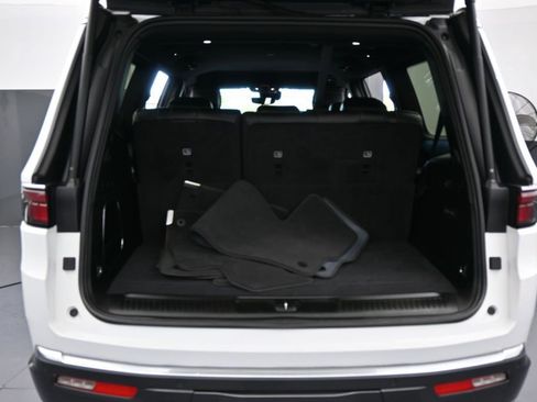 Used 2022 Jeep Wagoneer Series III RWD image 38