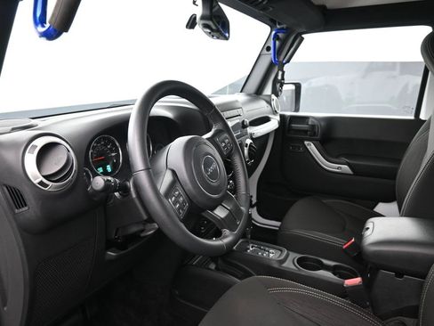 Used 2017 Jeep Wrangler Sahara w/ Connectivity Group image 18