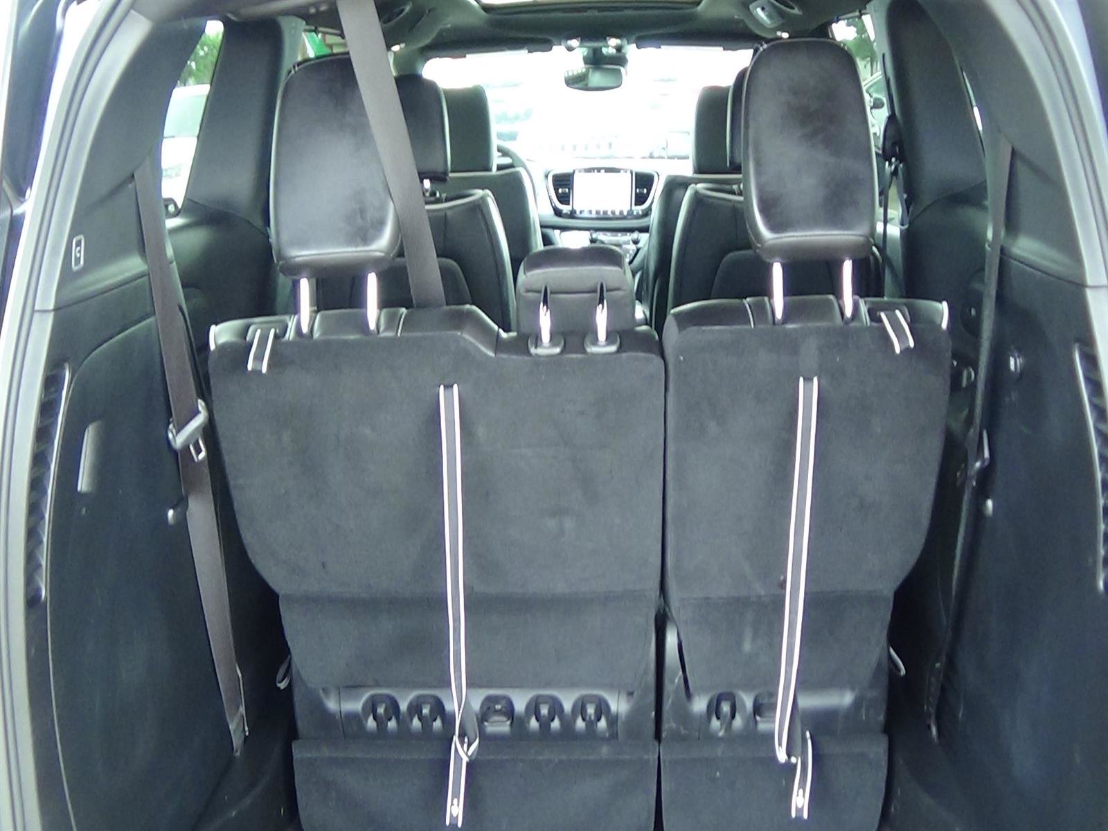Used 2026 Chrysler Pacifica Limited FWD image 12