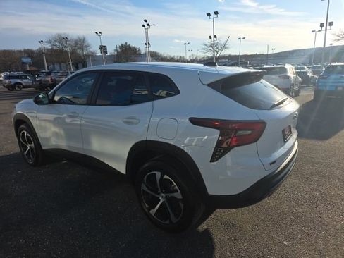 Used 2024 Chevrolet Trax RS image 4