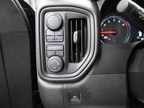 Used 2019 Chevrolet Silverado 1500 Custom Trail Boss w/ Custom Convenience Package AWD/4WD image 10