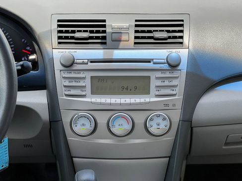 Used 2011 Toyota Camry LE w/ LE Extra-Value Pkg FWD image 18