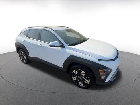 Used 2025 Hyundai Kona SEL image 2