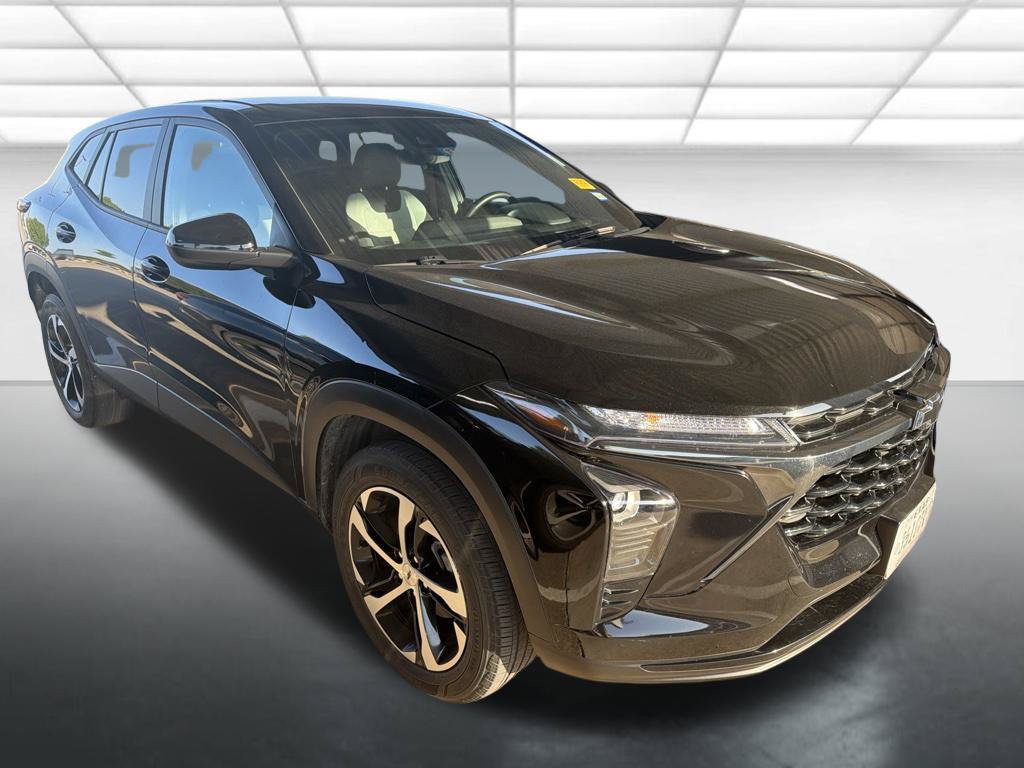 Used 2024 Chevrolet Trax RS w/ Driver Confidence Package FWD image 1