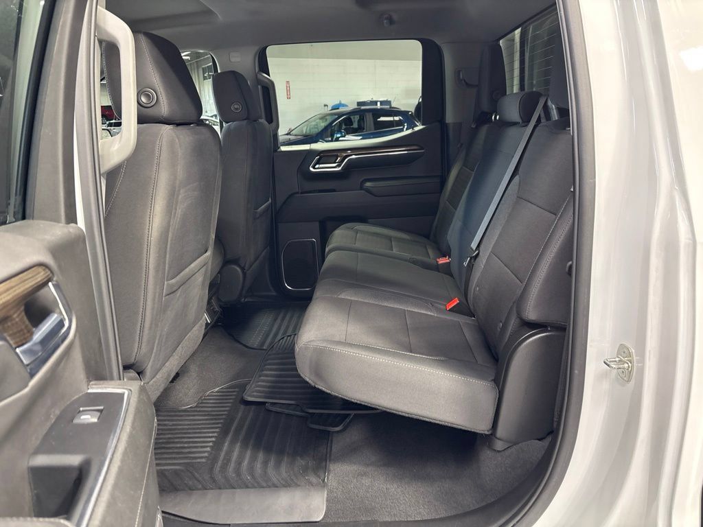 Used 2024 Chevrolet Silverado 1500 LT AWD/4WD image 32