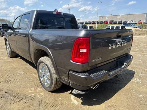 New 2026 RAM 1500 4x4 Crew Cab image 3