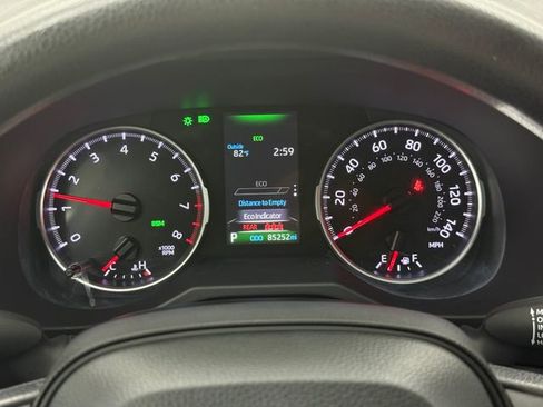 Used 2022 Toyota RAV4 XLE w/ Convenience Package FWD image 16