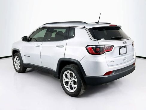 Used 2024 Jeep Compass Latitude image 4
